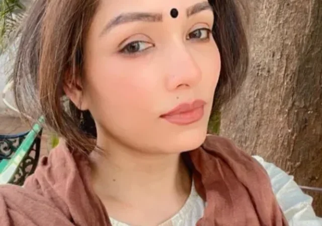 Zoya Rathore Biography