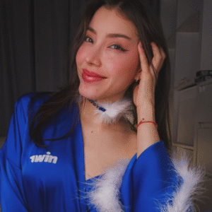 Ruth Lee (Ruth Chavarri) Age, Biography, Wiki, Date Of Birth, Net Worth