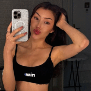 Ruth Lee (Ruth Chavarri) Age, Biography, Wiki, Date Of Birth, Net Worth
